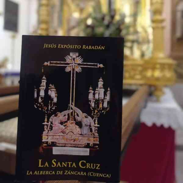 Presentado el libro ‘La Santa Cruz’ de Jesús Expósito editado con colaboración de la Diputación de Cuenca
