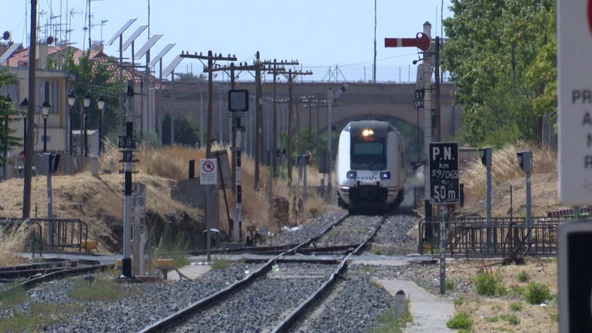 VÍDEO: Emoción y reivindicación marcan el último servicio de tren Aranjuez-Cuenca que pone fin a 139 años de historia
