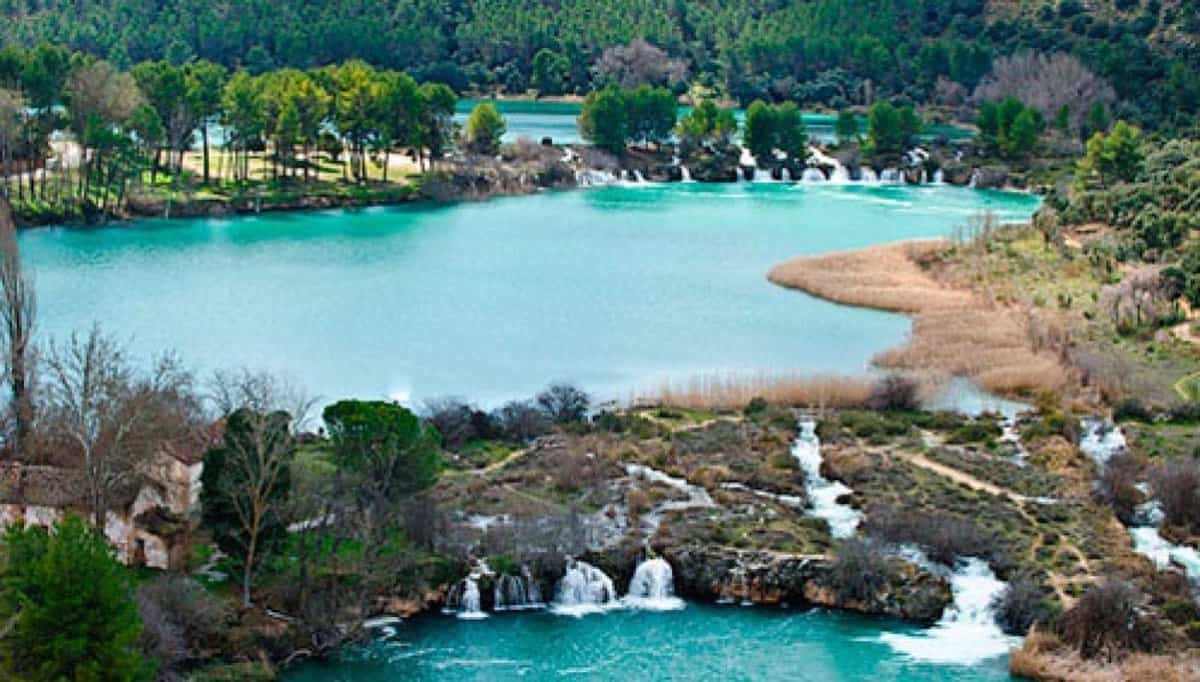Puente de Azuqueca, fábricas de Luz de Ruidera y una ermita en La Guardia, en riesgo de abandono, según Hispania Nostra