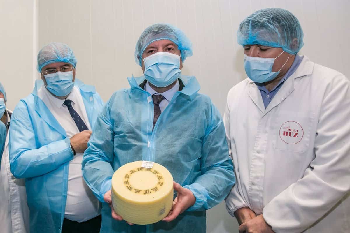 «Page destaca la gestión del PSOE al defender España y apoyar a Quesos De la Huz»