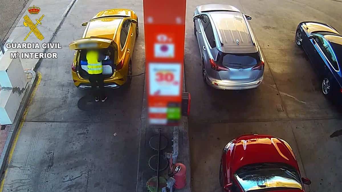 Tres personas arrestadas por hurtar 18.000 euros en gasoil en varias regiones