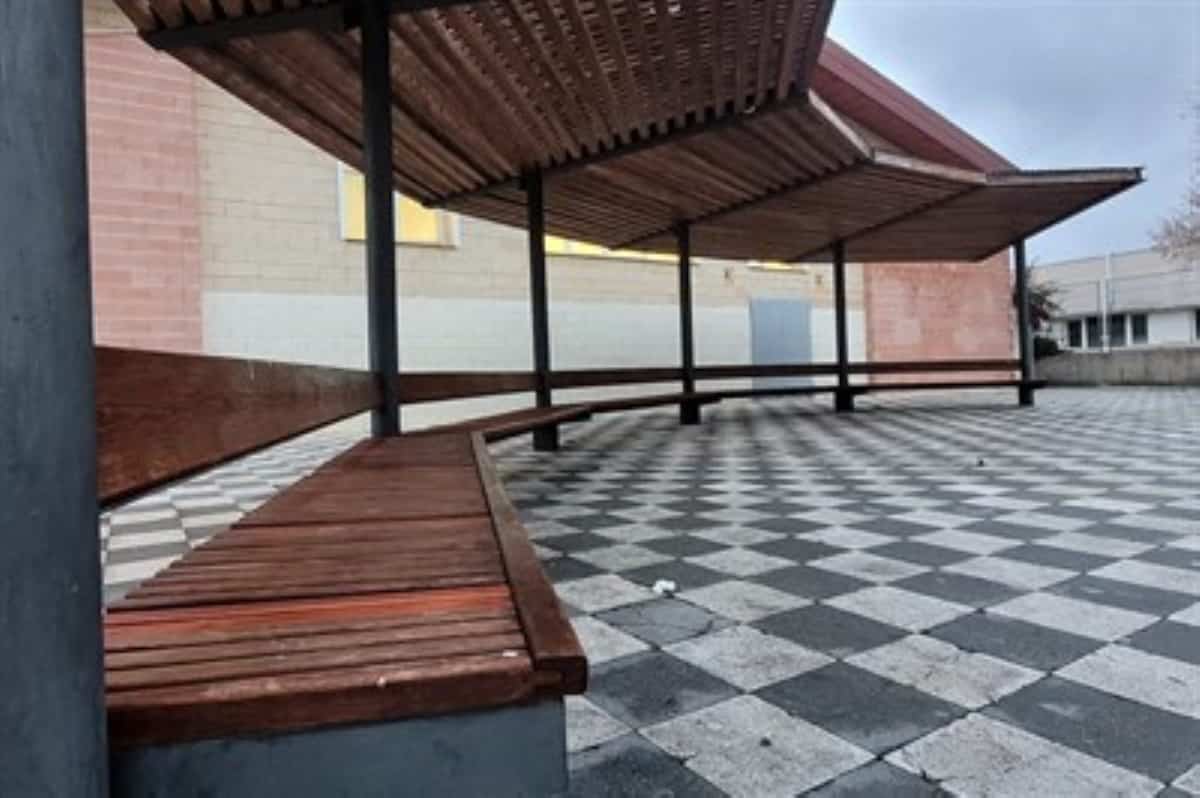 Renovados más de 1.500 bancos en distintos lugares de la capital de Cuenca y sus pedanías