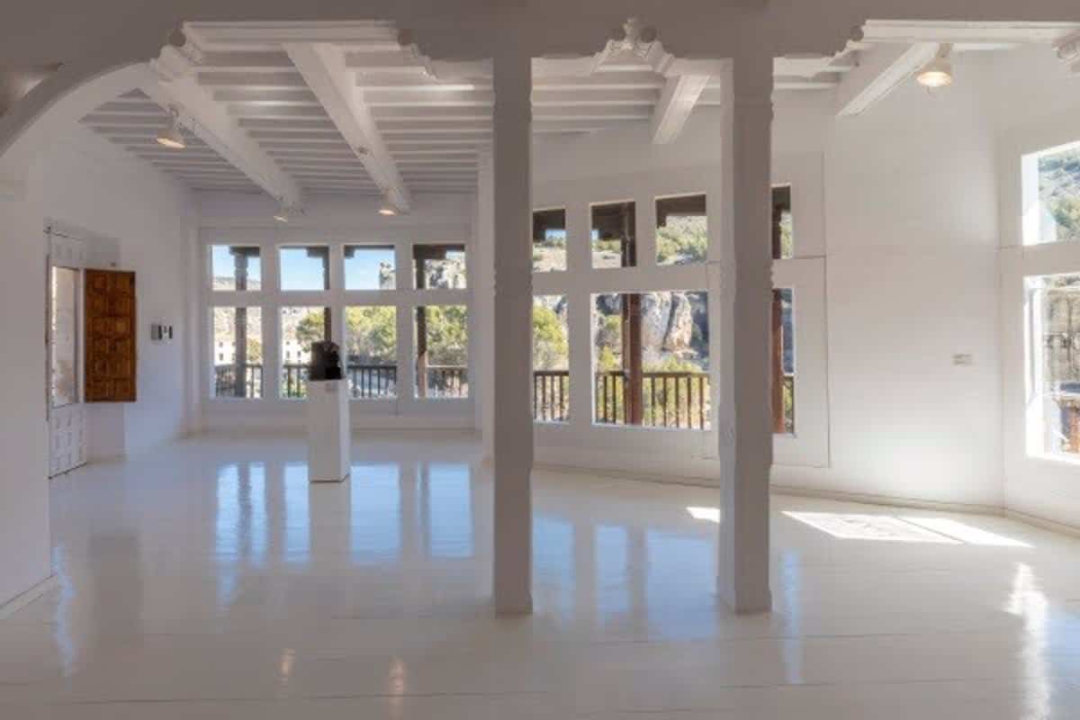 El Museo Abstracto de Cuenca finaliza su remodelación con una moderna climatización para optimizar la preservación de sus piezas.