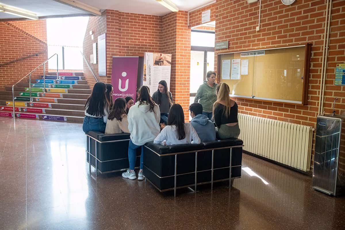 La presencia femenina en las aulas y actividades de la UCLM marca el rumbo del 8M en todos sus campus y sedes