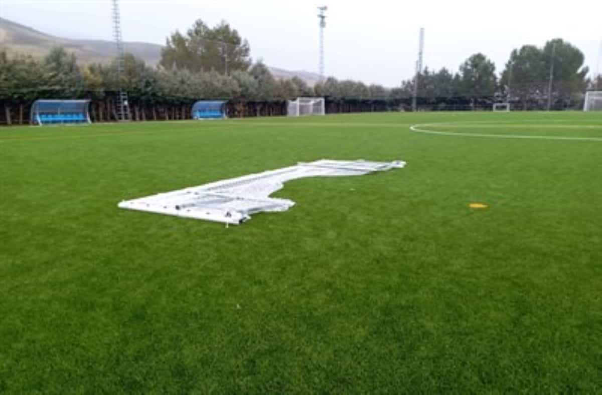 Arrancan portería de fútbol 8 en el recién remodelado campo de fútbol de Tiradores en un episodio de vandalismo ayer en Cuenca