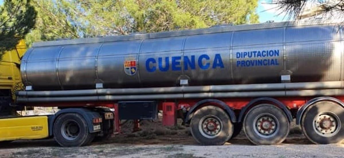 La Diputación de Cuenca brinda apoyo con cisterna de agua potable a municipios afectados por la DANA en Toledo