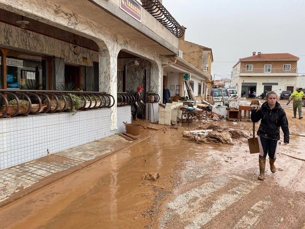 La delegada de Gobierno informa sobre las tareas de recuperación tras la tromba de agua en Buenache de Alarcón, Cuenca