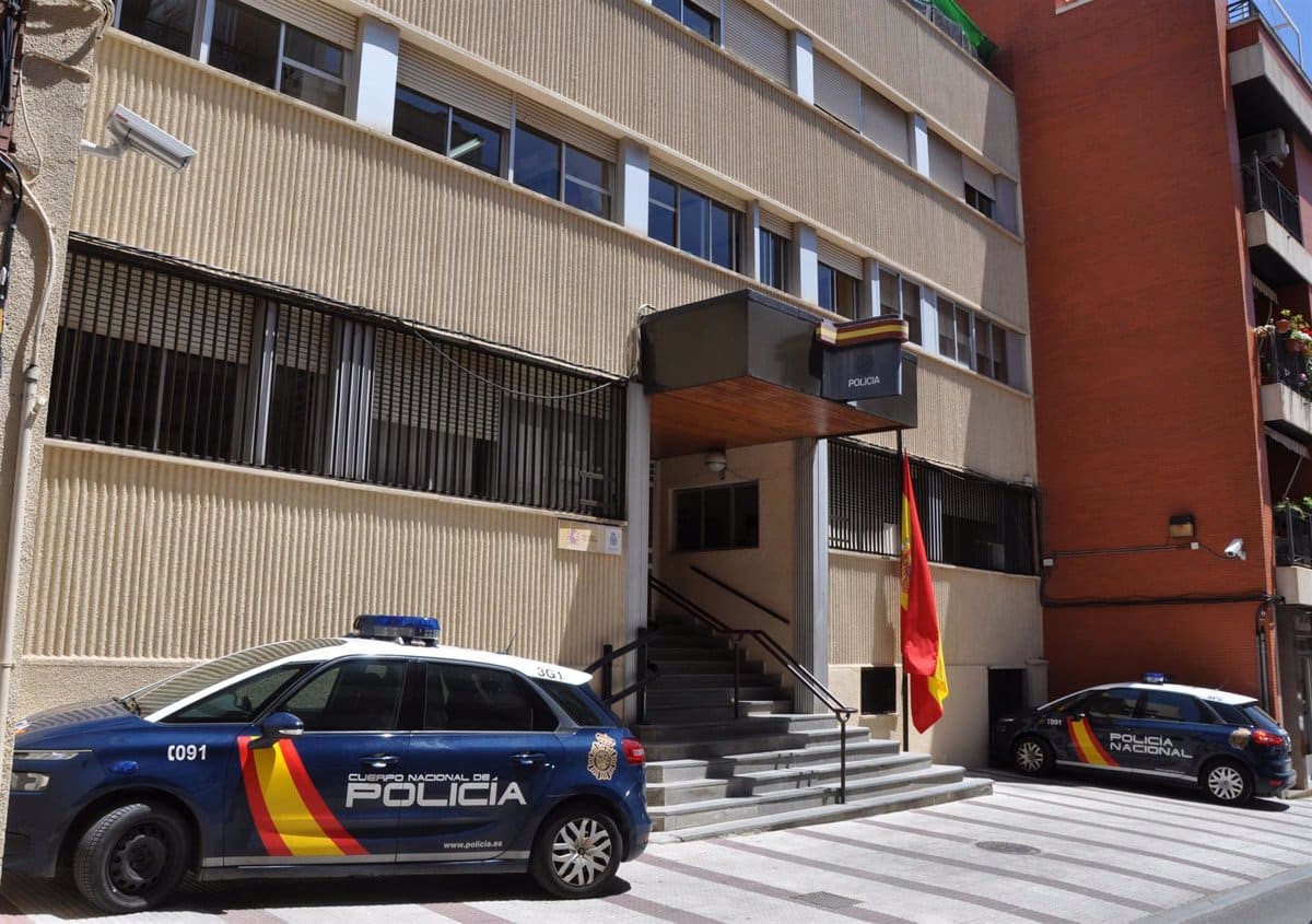 Trágico accidente: Mujer de 82 años fallece al caer desde balcón en Puertollano
