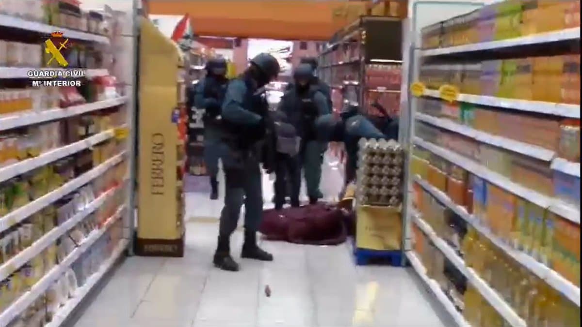Ejercicio de Respuesta Antiterrorista en Olías del Rey: Simulación de la Guardia Civil en el Centro Comercial Puerta de Toledo