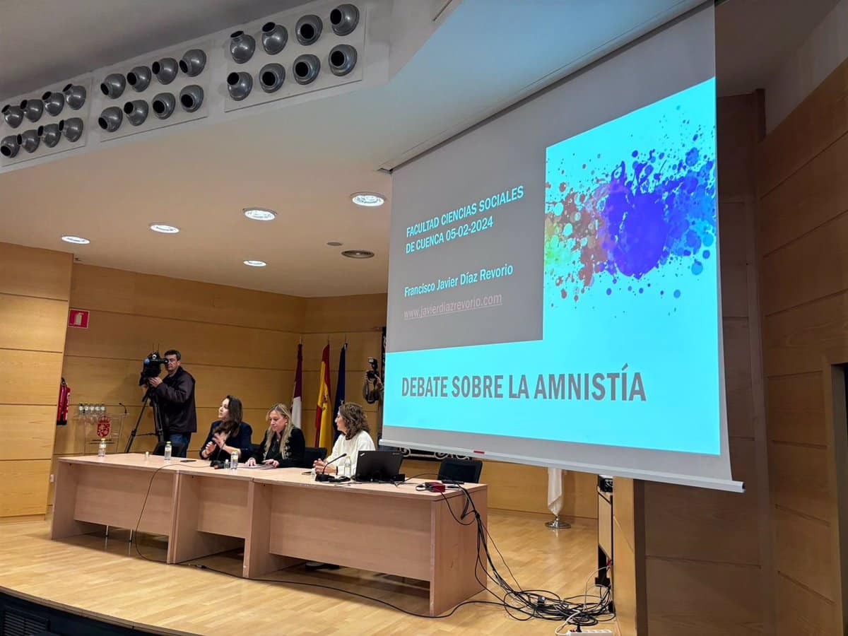 Contraposición de Argumentos Legales en el Debate sobre la Amnistía en el Campus de Cuenca