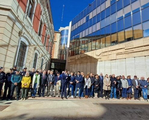 La Diputación, el Ayuntamiento de Albacete y el Gobierno Regional Unen Fuerzas en un Minuto de Silencio en Solidaridad con las Víctimas de la DANA, Atendiendo al Llamado de la FEMP