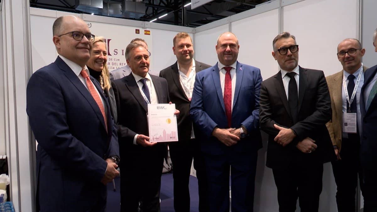 Cooperativa San Isidro y Bodegas San Dionisio destacan en la WBWE de Ámsterdam por su excelencia en vinos y espíritu cooperativo.