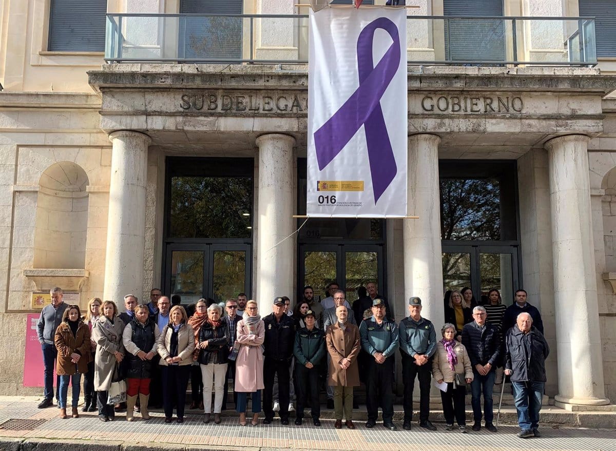 La Delegación de Gobierno Afirma Su Compromiso Contra la Violencia Machista Con Minutos de Silencio Más Allá del 25N