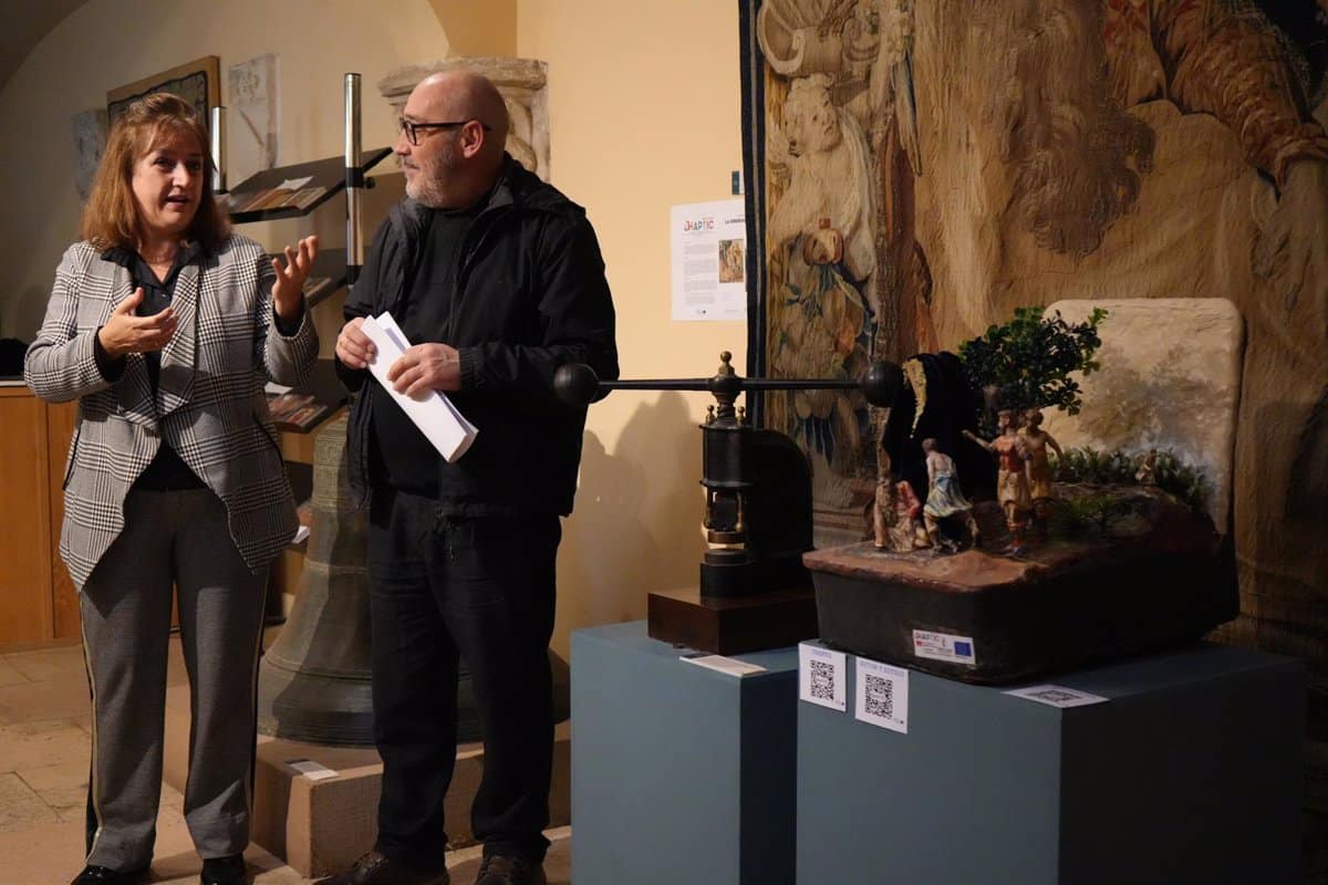 Un Tapiz De La Catedral De Cuenca Se Convierte En Maqueta Táctil Para Personas Con Discapacidad Visual