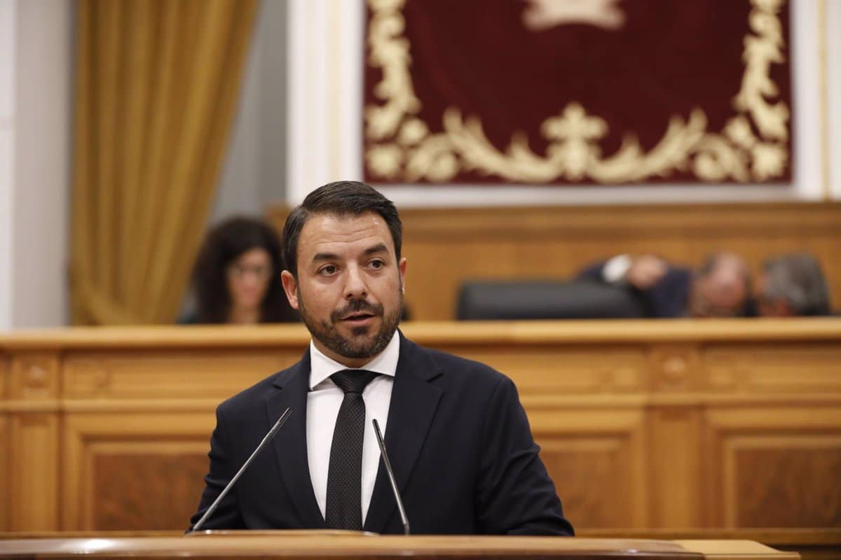 Vox reclama menos burocracia para autónomos y PP busca incentivar nuevas altas, mientras PSOE defiende su modelo en C-LM.