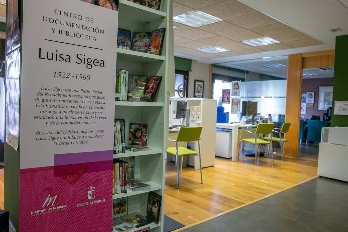 La Biblioteca ‘Luisa Sigea’ Presenta Su Catálogo de Recomendaciones para Una ‘Navidad Violeta’ En Esta Temporada Festiva