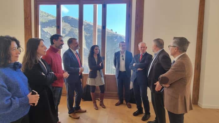 Recuerdan la importancia de las ITV y promueven los coches eléctricos en la región