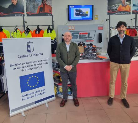 El Gobierno regional distribuye 528 lotes de uniformes a voluntarios de 40 agrupaciones de Protección Civil en Castilla-La Mancha.