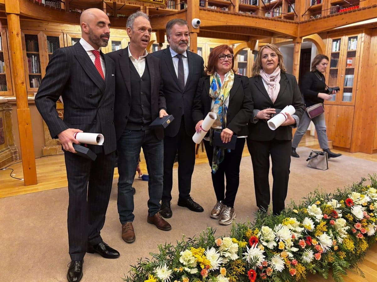 Joaquín Caparrós, Mari Carmen y Sus Muñecos, Pepe El de la Playa y Gustavo Torner Celebran la Cultura Local