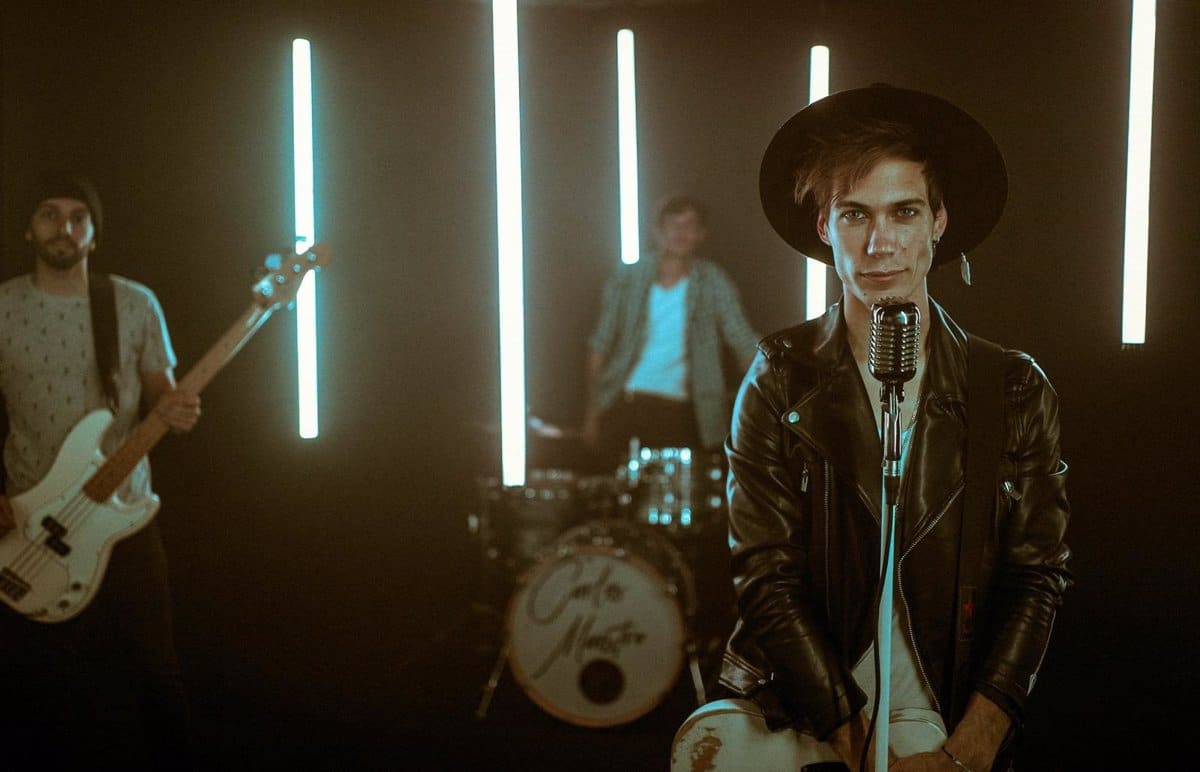 Carlos Maestro se estrena en Cuenca con un pop rock que da vida a las historias de su gente cercana