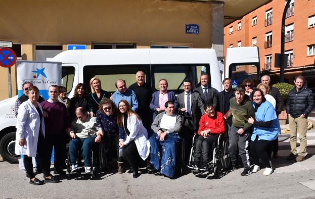 La asociación Afamit de Tarancón estrena nuevo vehículo adaptado en colaboración público-privada