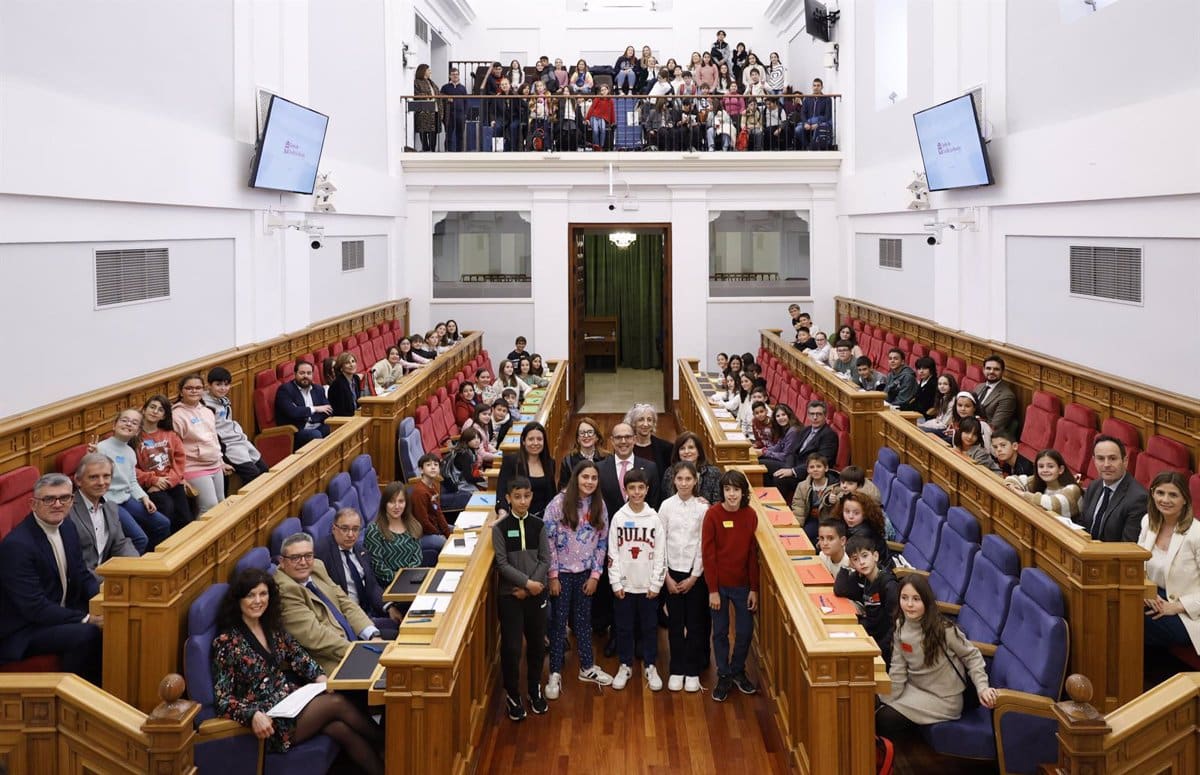 Niños Diputados Por Un Día En C-LM Se Comprometen A No Usar Redes Sociales Para Hacer Sentir Mal A Otros