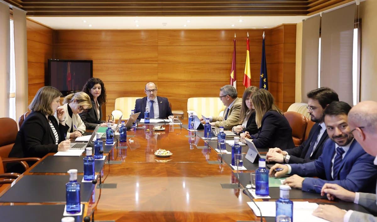 Debate en el Pleno de las Cortes sobre Igualdad de Género, Bienestar Laboral y Transporte en Talavera Este Jueves