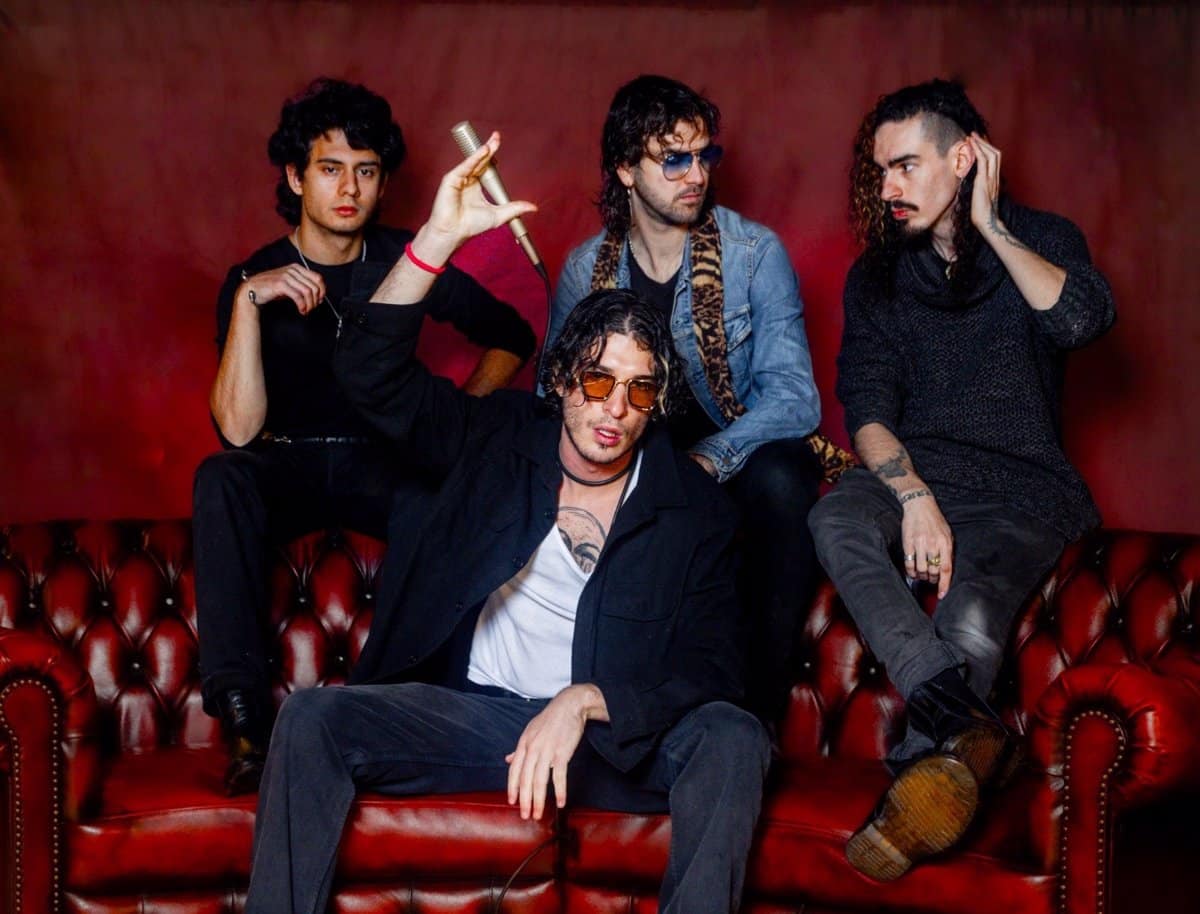 Ultraligera Asoma a La Cumbre En 2025 Con Un Disco Salpicado De Grounge Y Rock Como Epicentro