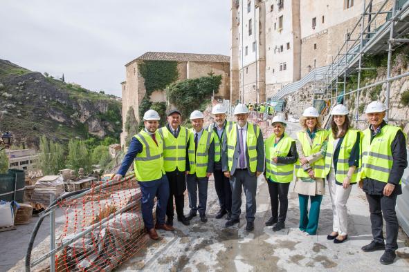 El presidente de Castilla-La Mancha propone un segundo remonte mecánico en la Hoz del Júcar para potenciar el turismo y la accesibilidad