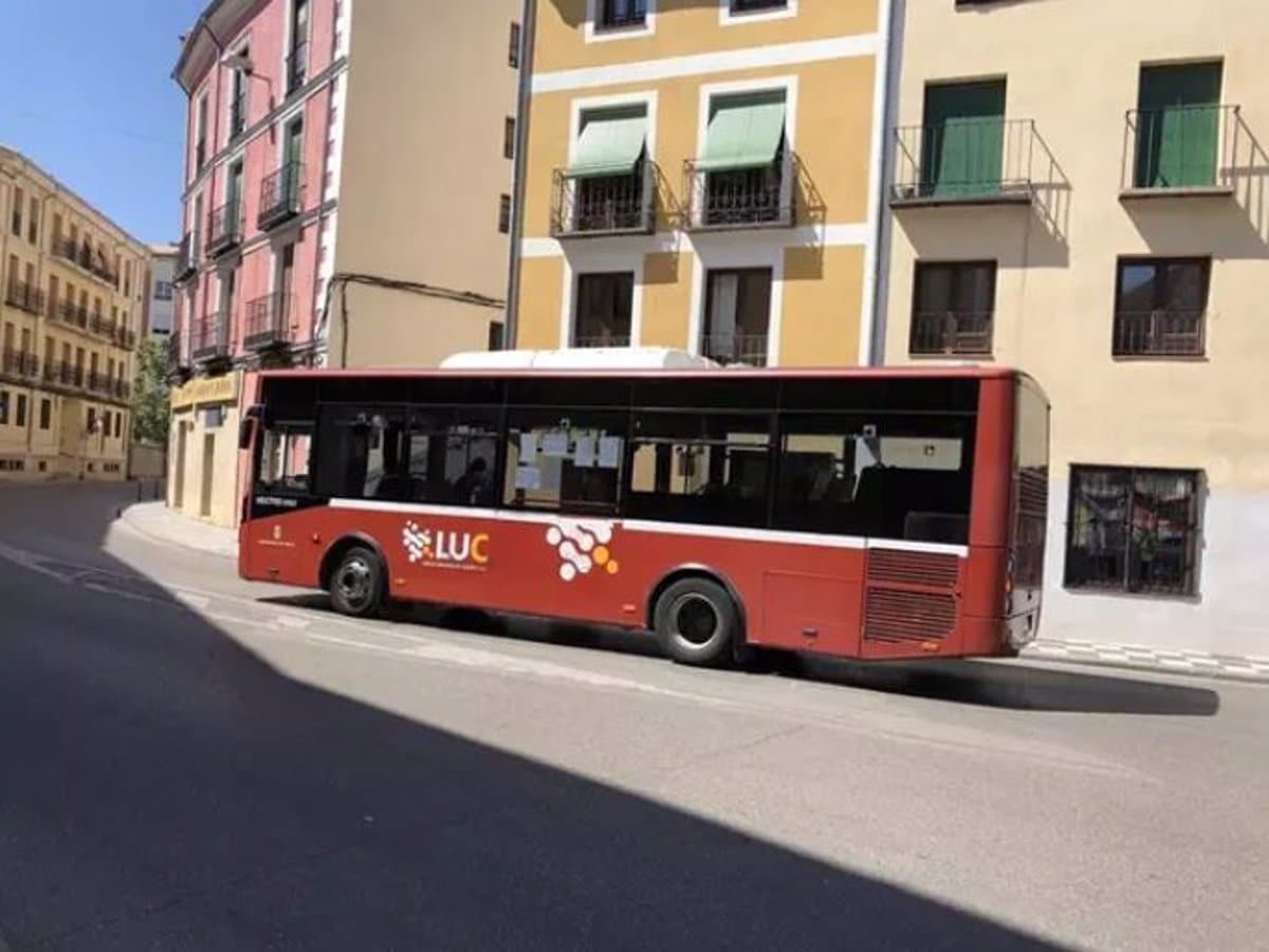 Hospitalizado un hombre de 62 años tras ser atropellado por un autobús urbano en Cuenca