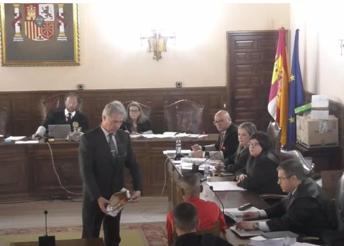 Acusado del crimen machista de Tarancón reconoce el cuchillo con el que asestó 34 puñaladas a su mujer