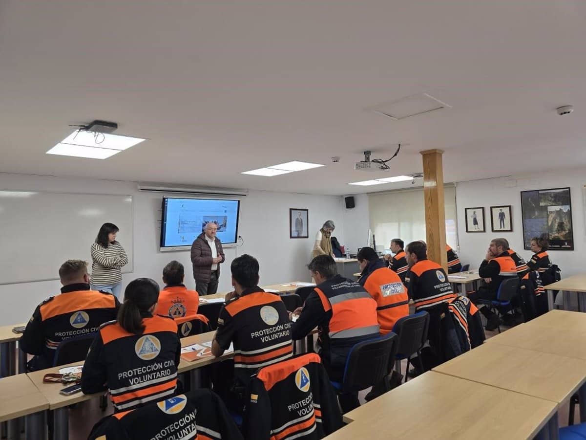 Cerca de 20 agrupaciones de voluntarios de Protección Civil de Castilla-La Mancha reciben formación sobre gestión y organización