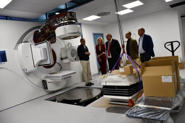 El Hospital Universitario de Cuenca incorpora tecnología avanzada en radioterapia para mejorar el tratamiento de pacientes oncológicos.