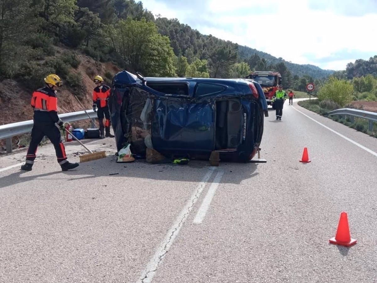 Hospitalizado un hombre de 23 años tras un accidente de tráfico en Villarejo de la Peñuela