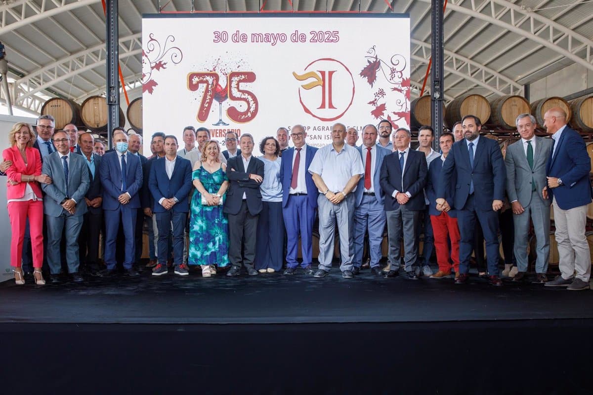 La Cooperativa San Isidro celebra 75 años en Quintanar con una producción de 80 millones de kilos de uva