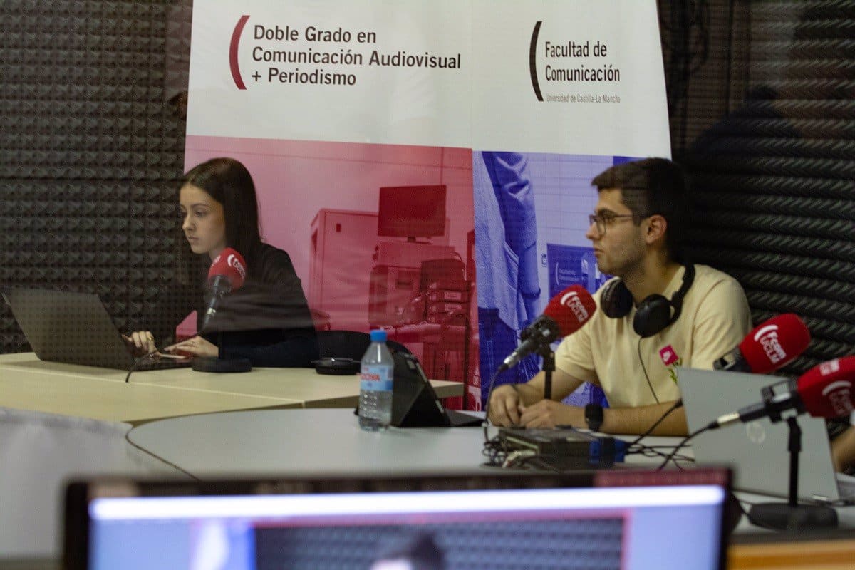 La Facultad de Comunicación de la UCLM celebra la décima edición de ‘Un día de radio UCLM’