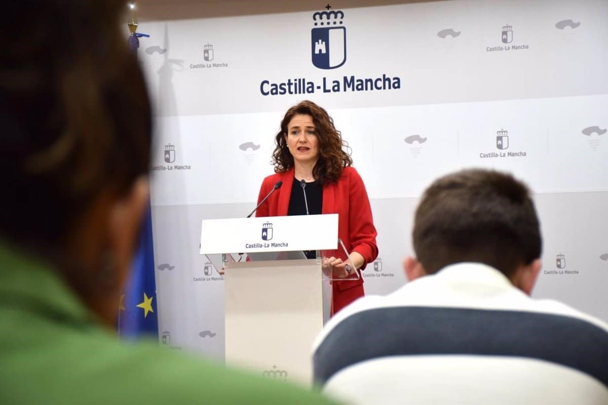 La Junta destaca que el paro desciende en todos los sectores y provincias de Castilla-La Mancha en abril