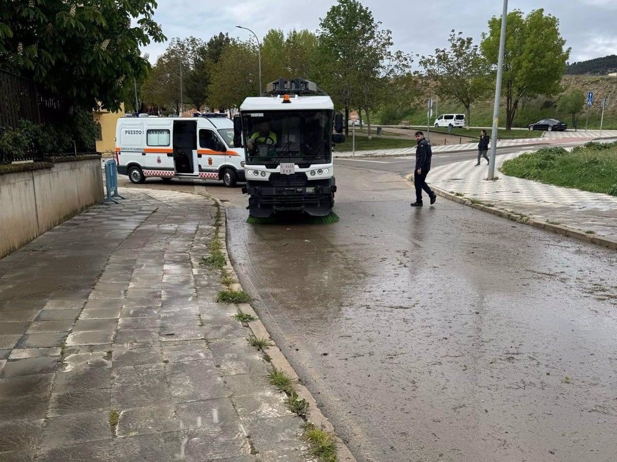 Once intervenciones por la lluvia en Cuenca de bomberos y voluntarios de protección civil