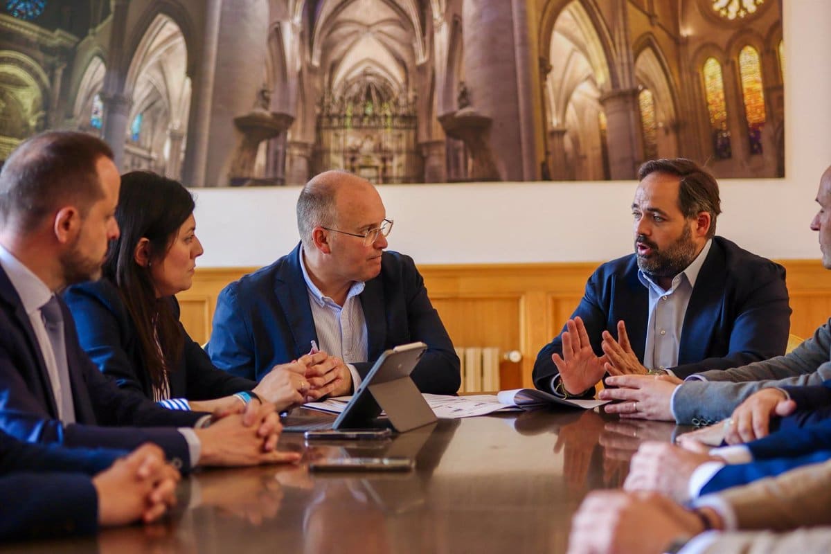 Tellado critica a Sánchez por hacer «teorías de la conspiración» en lugar de reconocer el problema con Transportes