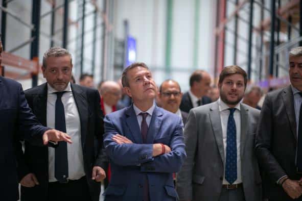 García-Page Firma Convenio para Ejecutar Ramales de la Tubería de la Llanura Manchega, Beneficiando a 150,000 Habitantes de Campo de Calatrava, Daimiel y Ciudad Real