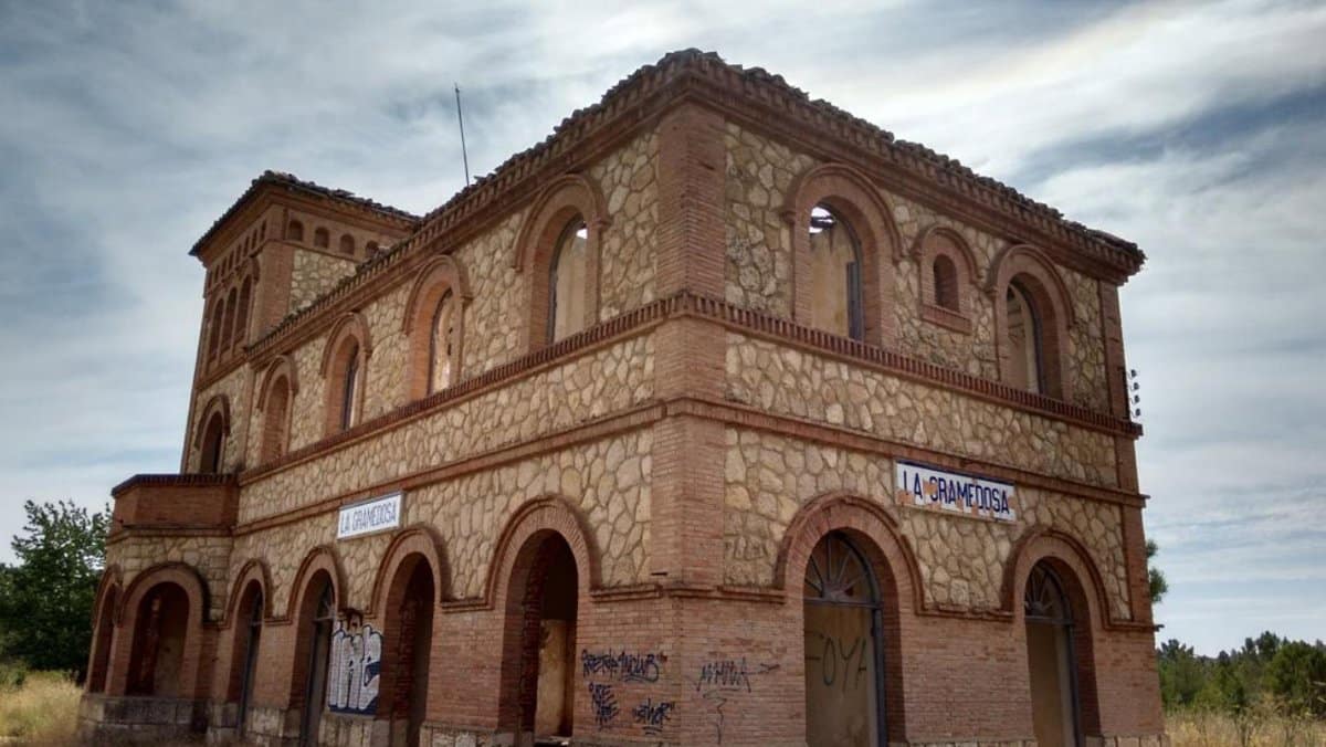 Alumnas del Alfonso VIII de Cuenca obtienen un título nacional por su proyecto para remozar el antiguo apeadero de Cardenete