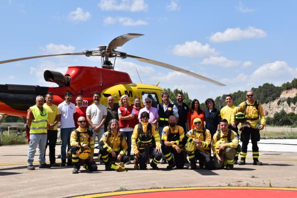 La delegada de la Junta visita la base helitransportada de Albendea con nuevos helicópteros B3 para la extinción de incendios