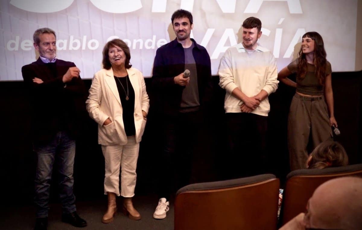 La piscina vacía triunfa en el Festival FeCHA de Atenas