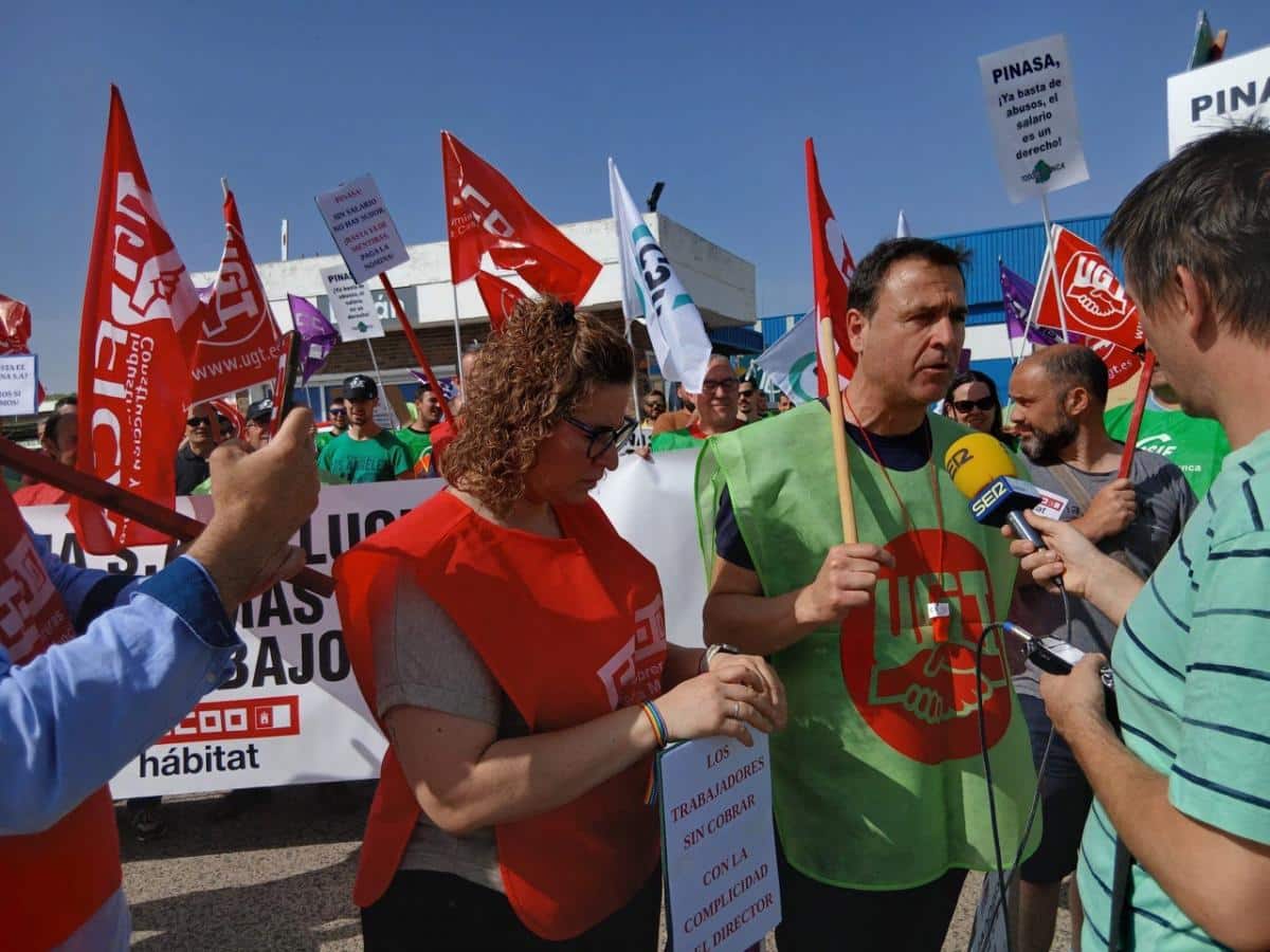 La plantilla de PINA SA intensifica su protesta por el retraso en el pago de nóminas