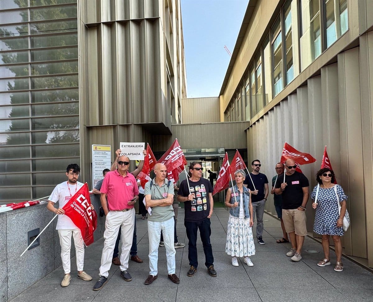 Los funcionarios de Extranjería solicitan más personal para evitar el colapso tras la entrada en vigor del nuevo reglamento