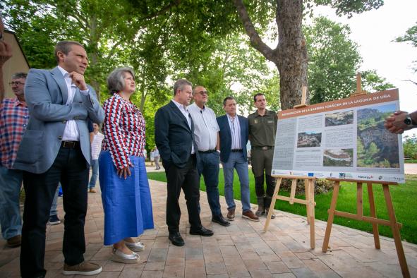 El Gobierno regional refuerza la conservación de los humedales y restaura la cascada de la Laguna de Uña en Castilla-La Mancha