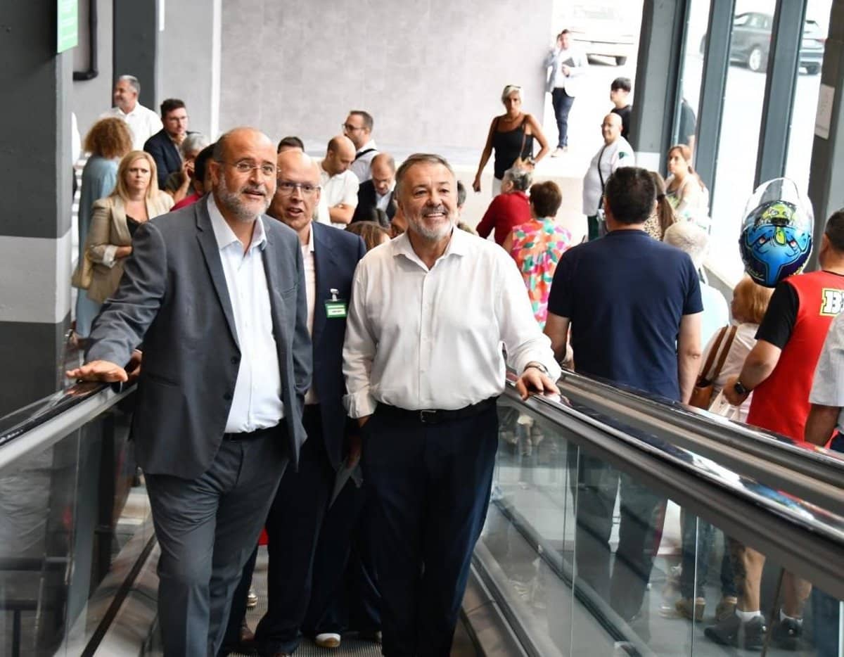 El Gobierno regional firma el contrato para modernizar el alumbrado y redes eléctricas de El Terminillo