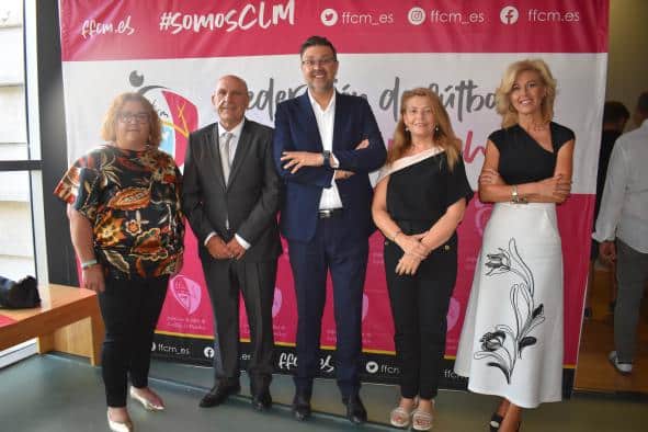 El Gobierno regional impulsa una nueva liga masculina y lanza una competición femenina de fútbol en la comunidad autónoma