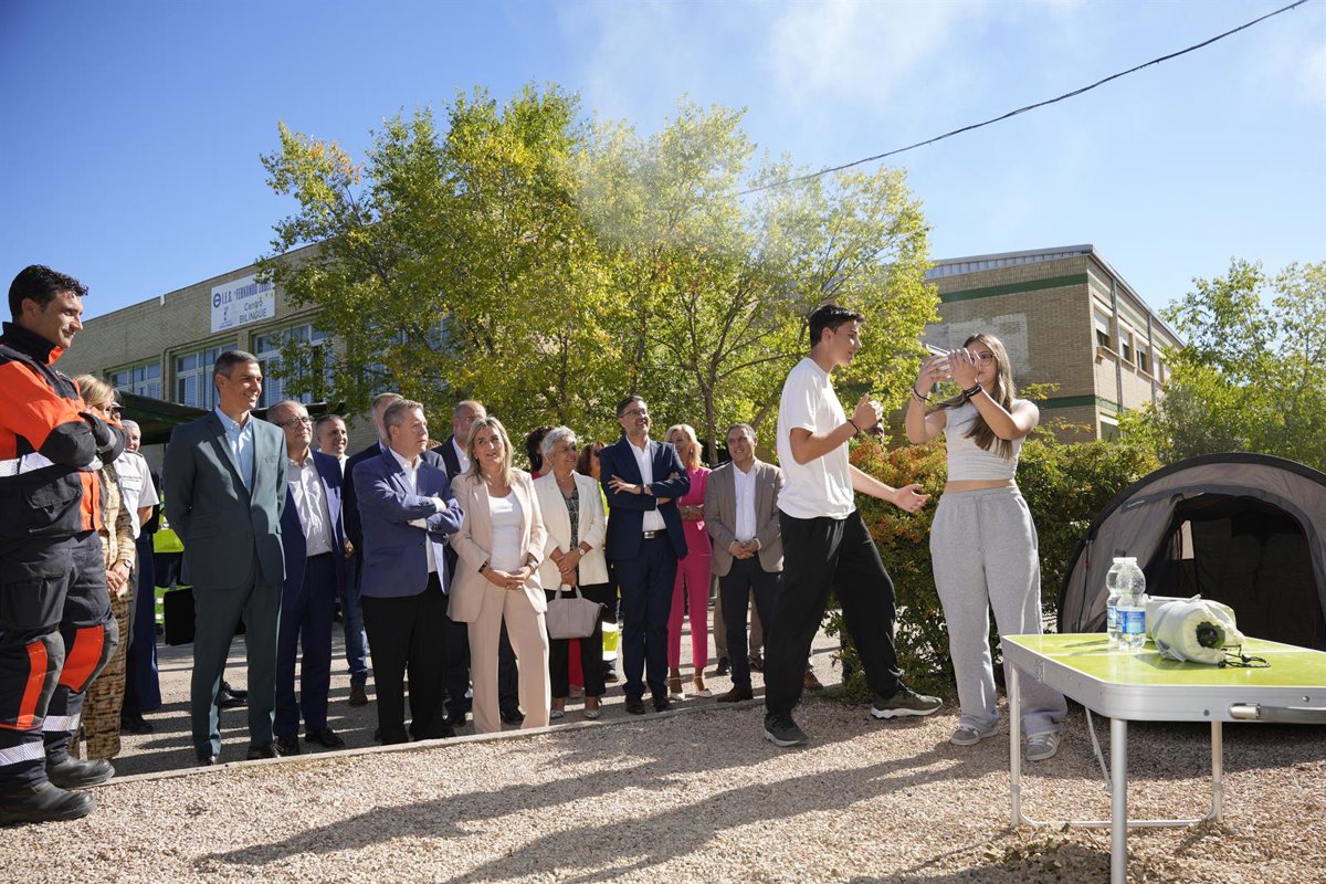 Alumnos del IES Conquense ‘Fernando Zóbel’ sorprenden a Pedro Sánchez con sus conocimientos en emergencias