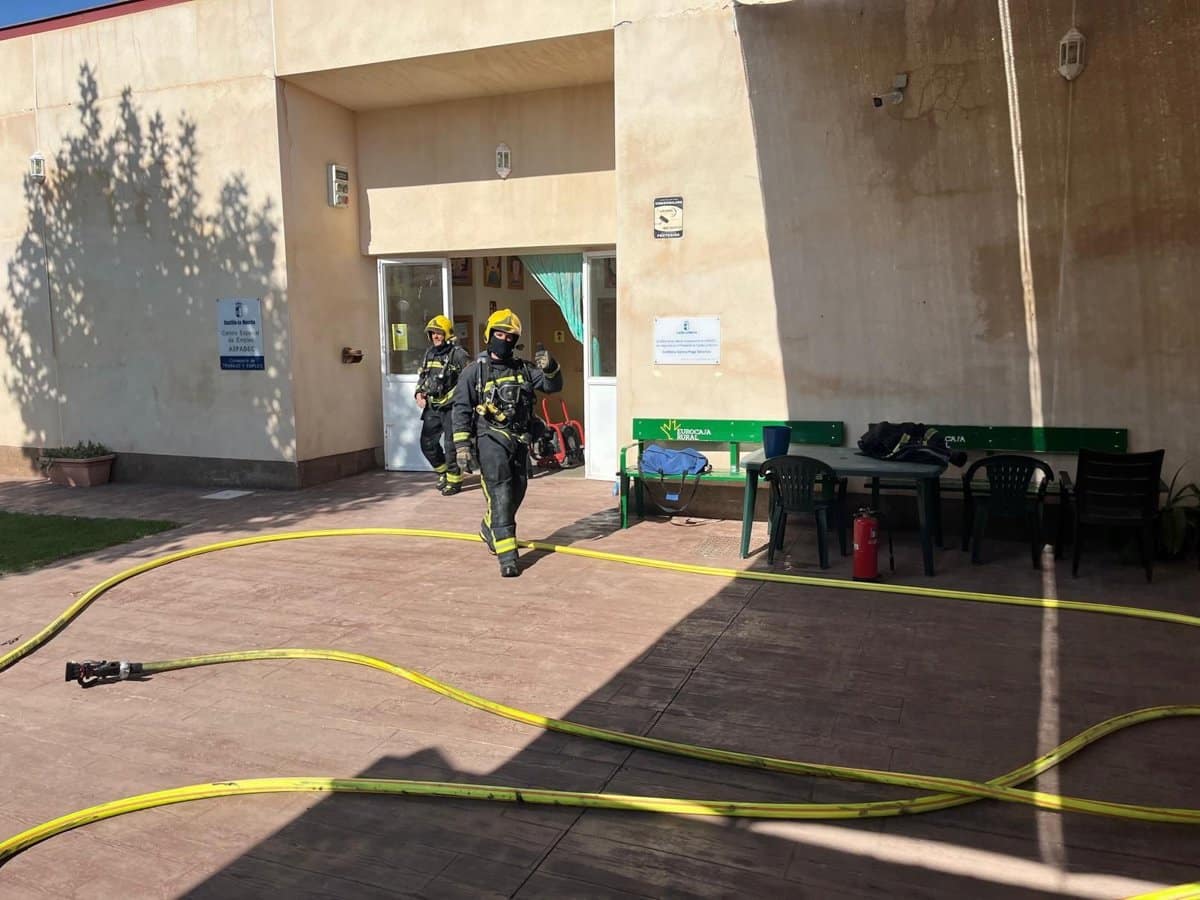 Bomberos de Cuenca sofocan un incendio en la nave de la asociación Aspadec